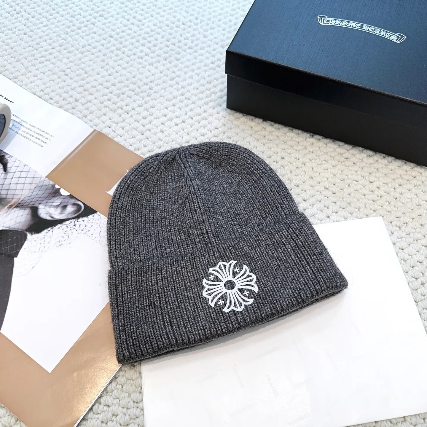 P50 🤍Chrome hearts new autumn and winter cross knitted hat🧶 One of the must-have hats in autumn and winter~ It really looks good on whoever wears it~, it is also a perfect match in black and white and gray in autumn~